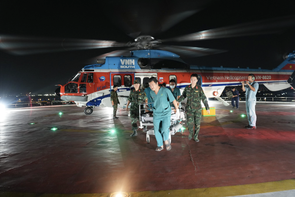 Thai phụ mất con ở Trường Sa được cấp cứu trên chuyến bay 14 giờ đặc biệt - 3