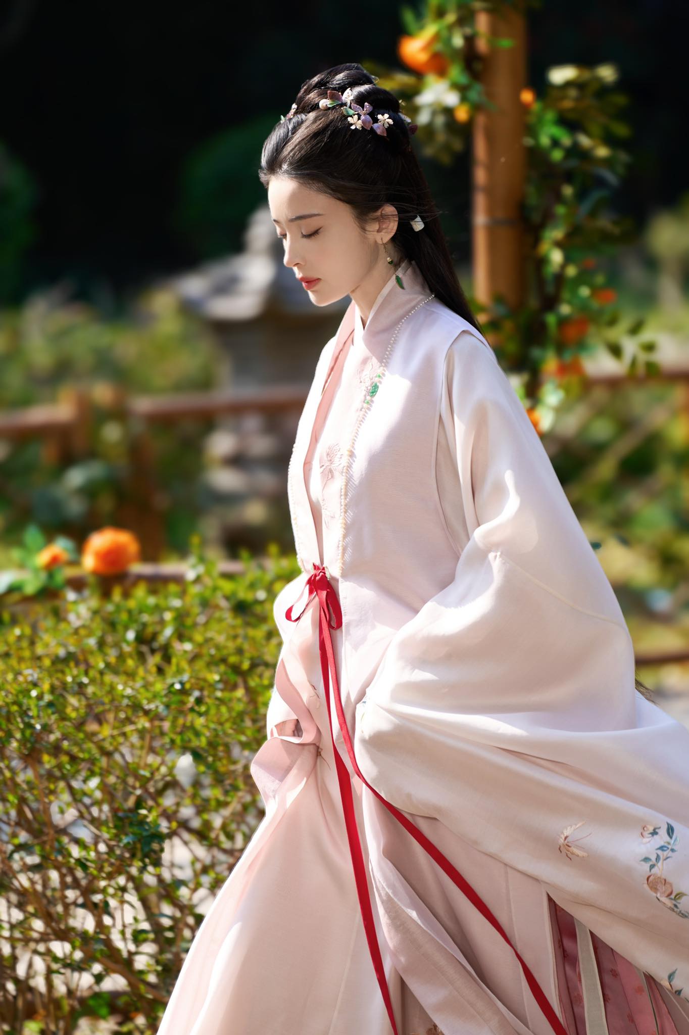 Thần nữ trên trời cũng phải thua mỹ nhân này 3 phần: Nhan sắc lu mờ vạn vật, ngắm thôi mà tưởng được xuyên không- Ảnh 1. Thần nữ trên trời cũng phải thua mỹ nhân này 3 phần: Nhan sắc lu mờ vạn vật, ngắm thôi mà tưởng được xuyên không- Ảnh 1.