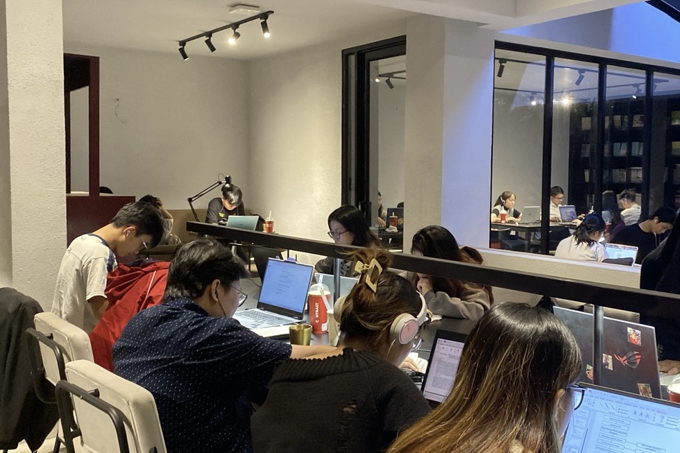 Thận suy, mắt mờ khi ngủ muộn thành “chuẩn sống” - 1