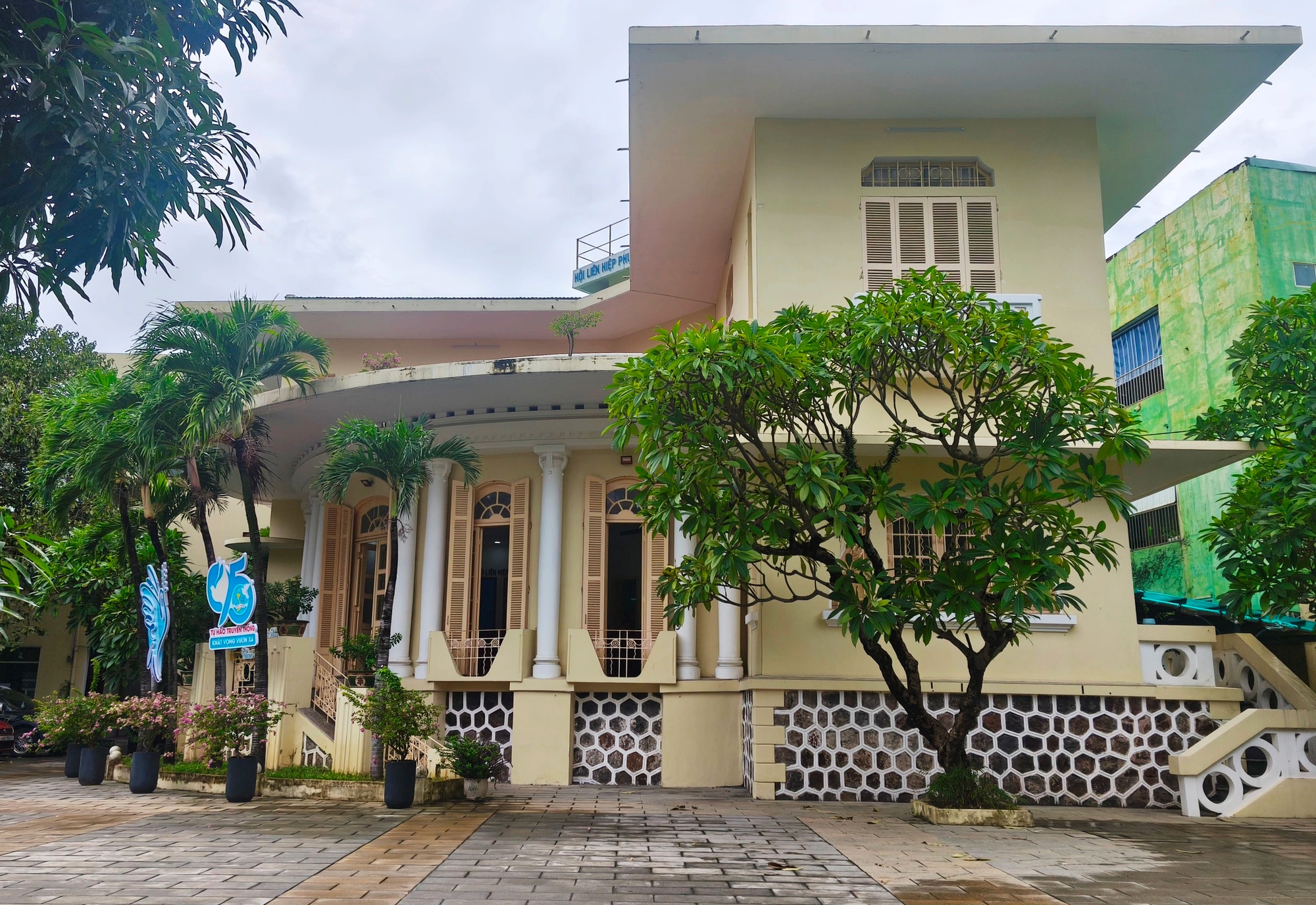 Thận trọng trong ứng xử với di sản kiến trúc- Ảnh 1. Thận trọng trong ứng xử với di sản kiến trúc- Ảnh 1.