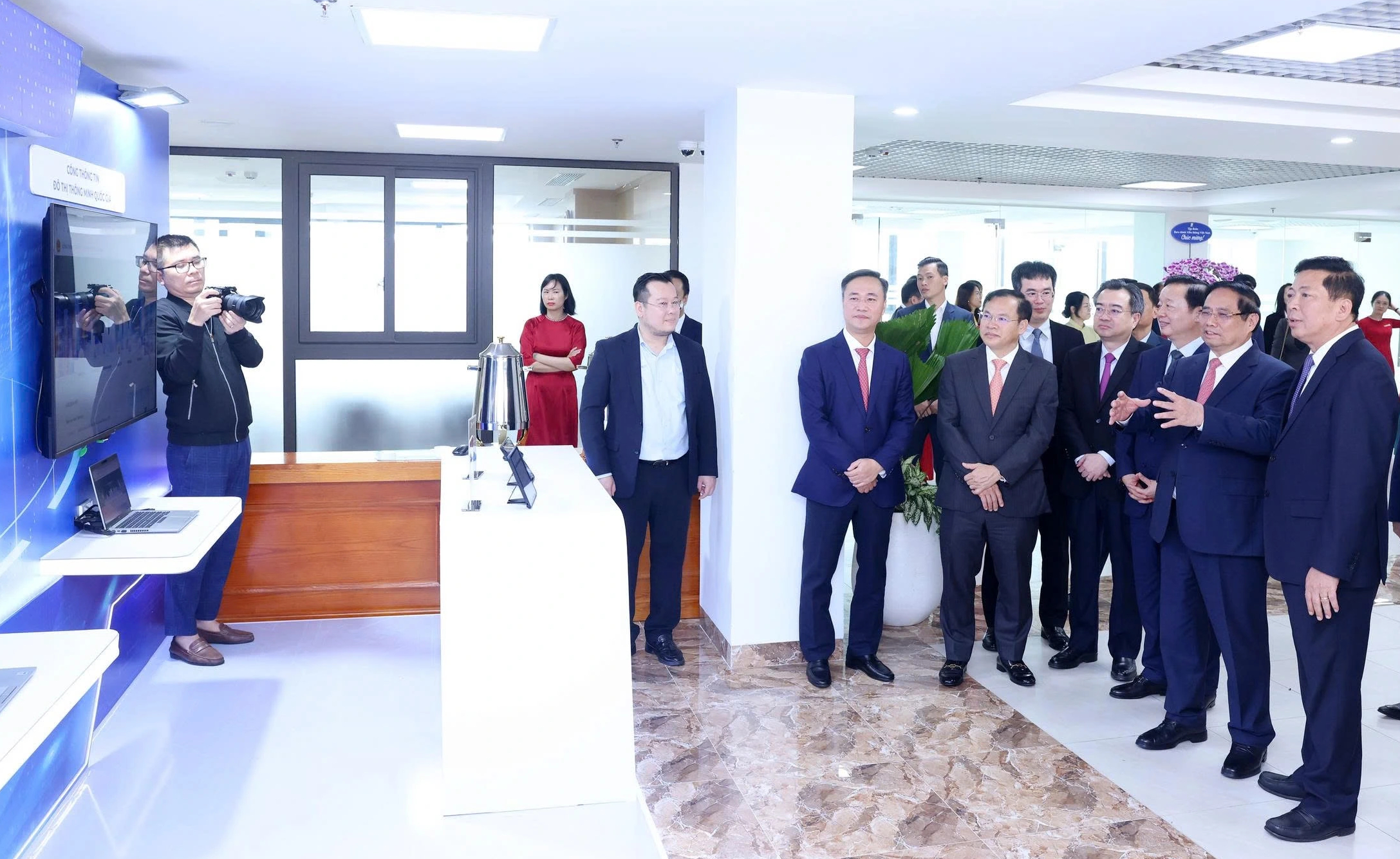 Thủ tướng: Tháng 1.2026 ‘chốt’ chọn đầu tư công hay tư nhân đường sắt tốc độ cao- Ảnh 1.