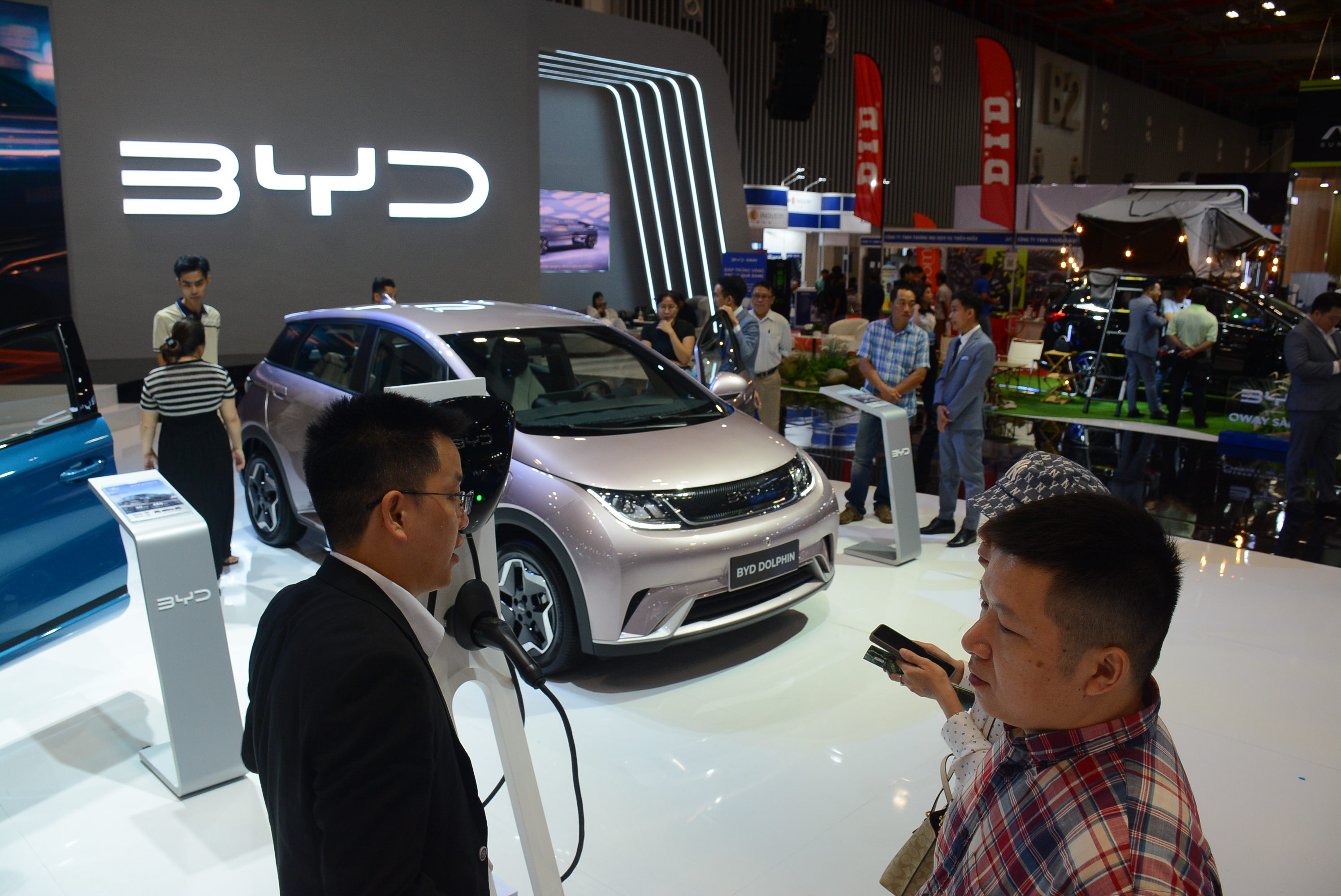 Tháng cuối năm, hàng loạt ô tô tại Việt Nam ồ ạt giảm giá - Ảnh 5.