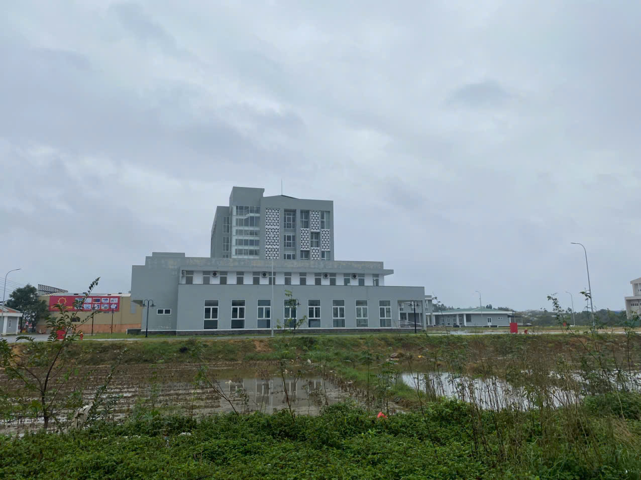 Thanh tra chỉ ra sai sót đấu thầu, chủ đầu tư nói do 