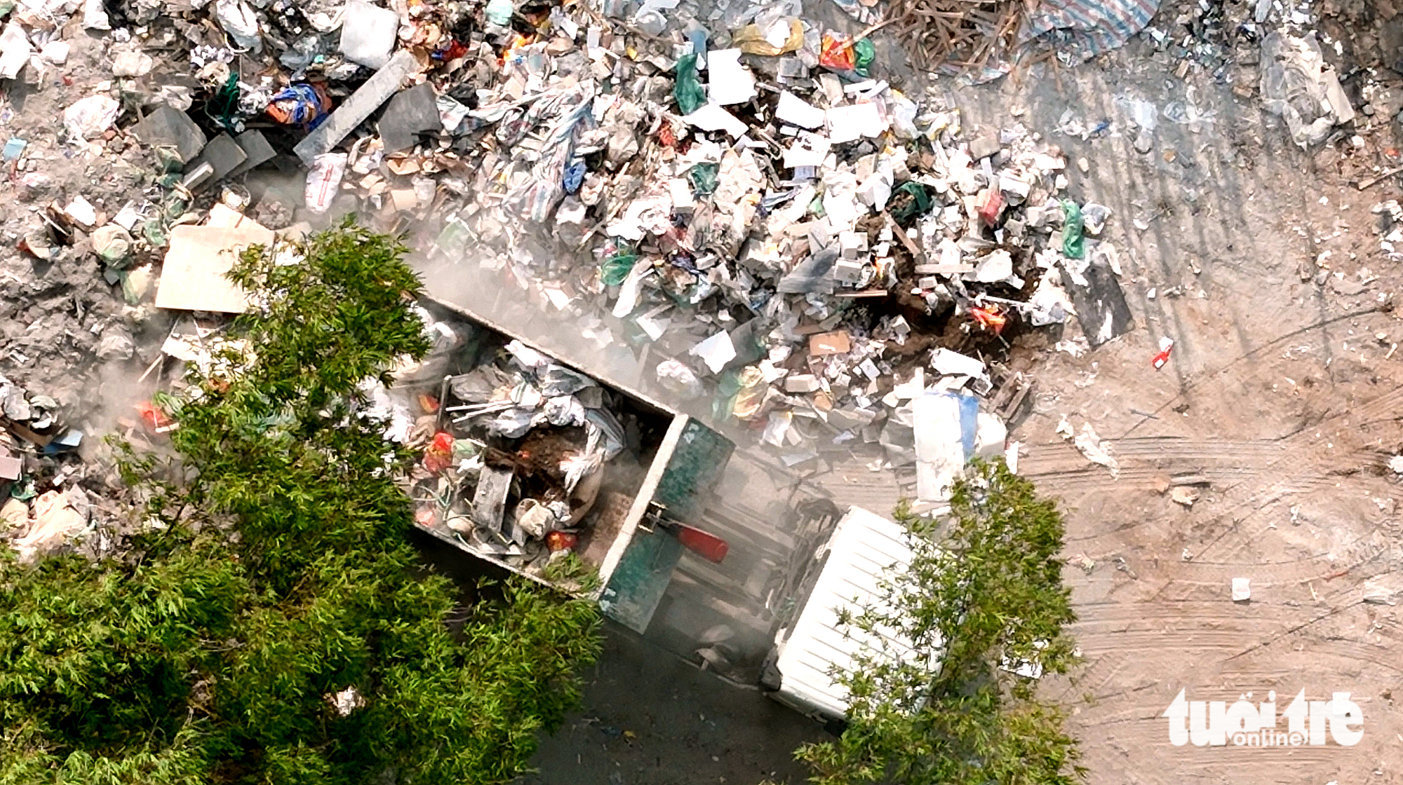 Thành ủy Hà Nội chỉ đạo sau bài điều tra tùy tiện đổ rác thải xây dựng của Tuổi Trẻ 1 Thành ủy Hà Nội chỉ đạo sau bài điều tra tùy tiện đổ rác thải xây dựng của Tuổi Trẻ - Ảnh 1.