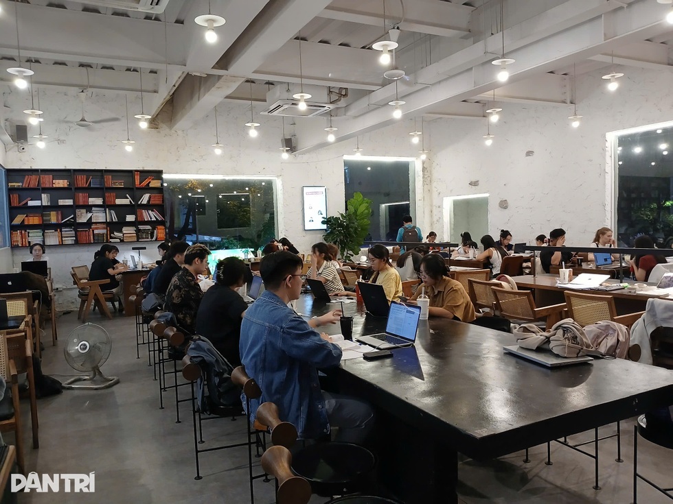 Thế hệ căng mắt căng não thức đêm vì nỗi sợ “đi ngủ khi bạn bè còn thức” - 1