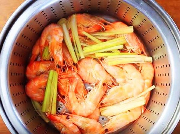 Them vao khi luoc tom tuc khac len mau do