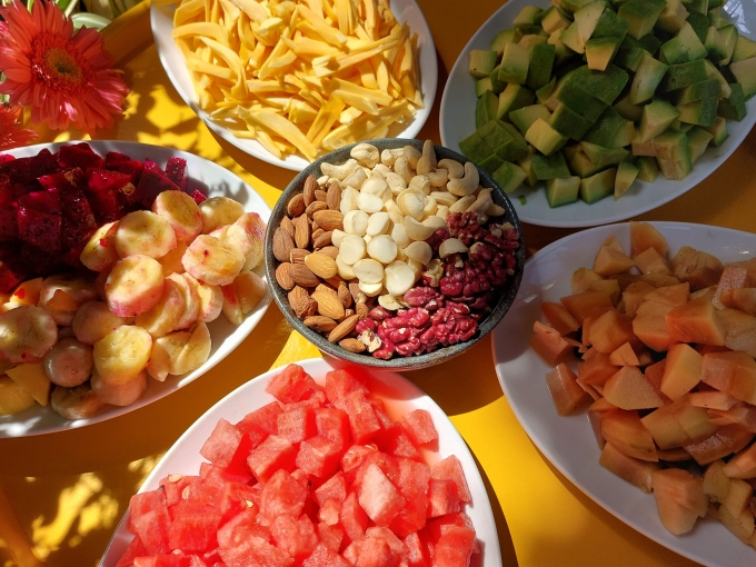 Chế độ ăn uống cân đối, giàu dưỡng chất bảo vệ tế bào mầm tóc, phòng ngừa tóc gãy rụng hiệu quả. Ảnh: Đình Diệu