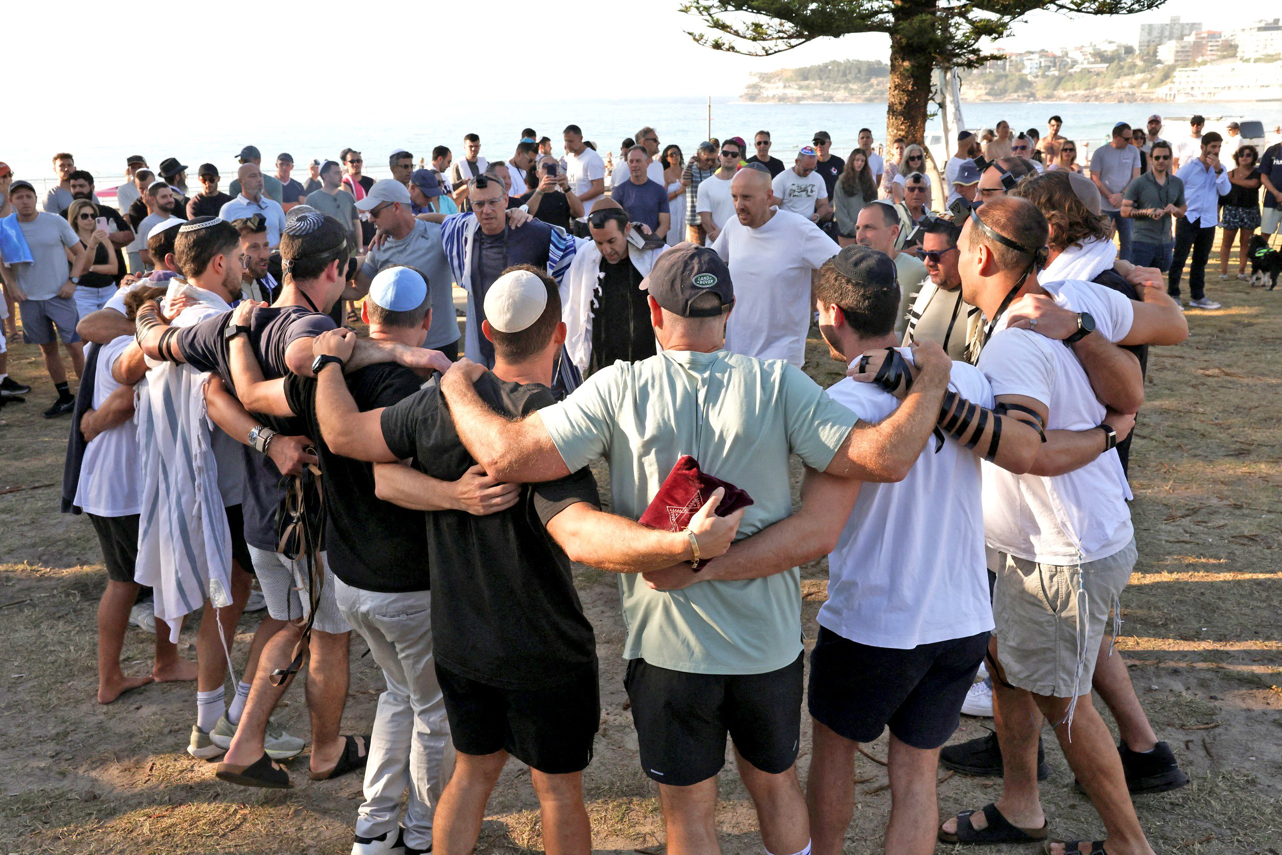 Thiếu nữ 14 tuổi xả thân che chắn 2 đứa trẻ trong vụ xả súng ở Úc: ‘Tôi không phải người hùng’ 1 Thiếu nữ 14 tuổi xả thân che chắn 2 đứa trẻ trong vụ xả súng ở Úc: ‘Tôi không phải người hùng’ - Ảnh 1.