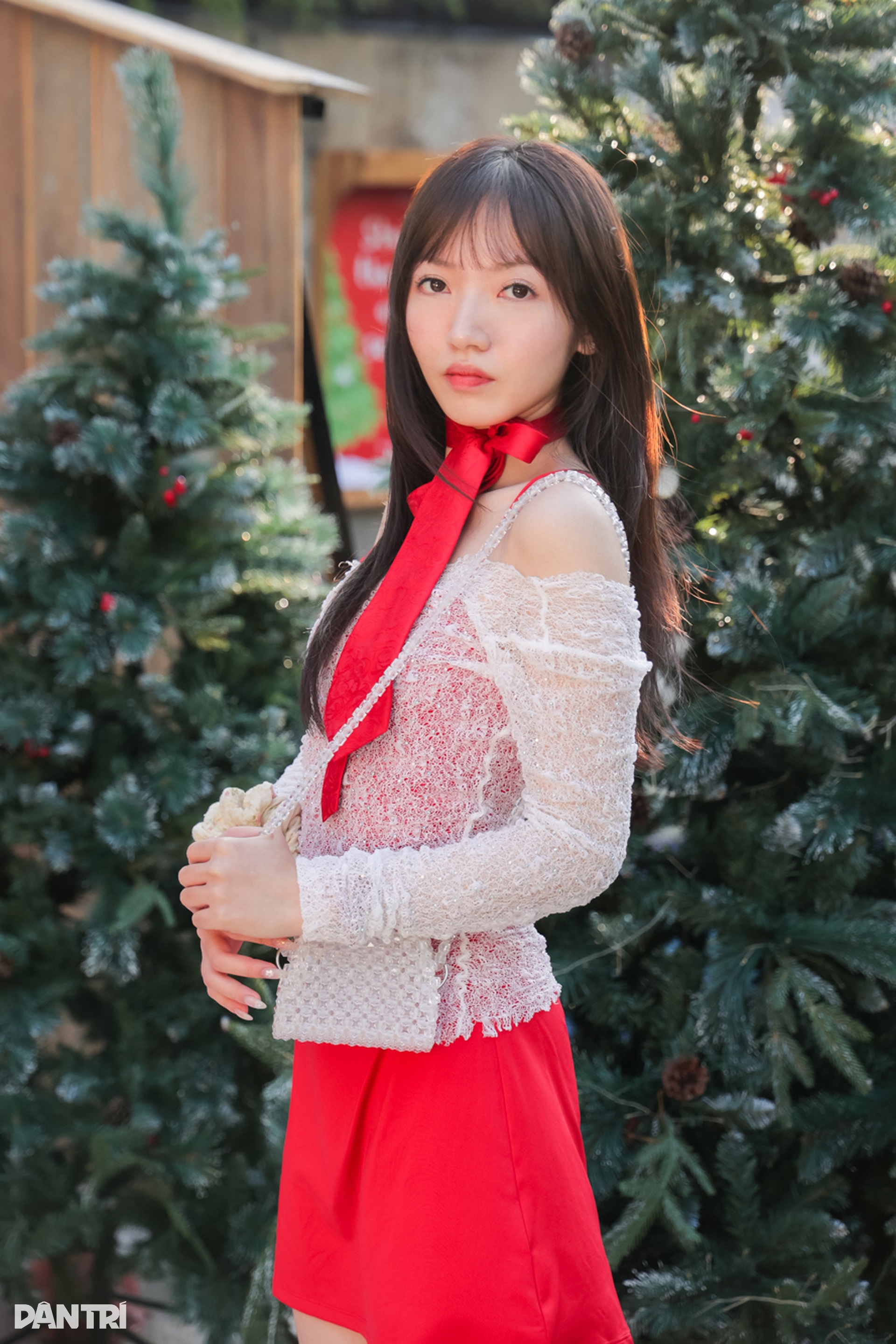 Thiếu nữ Hà Nội lên đồ xinh lung linh cho mùa Giáng sinh - 1