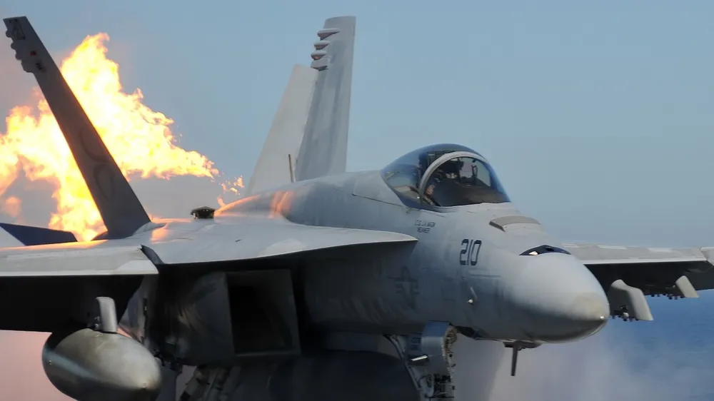 máy bay chiến đấu Super Hornet .jpg