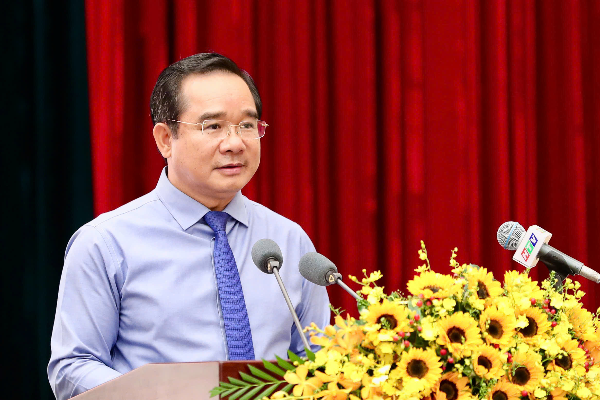 Chủ tịch UBND TPHCM Nguyễn Văn được kêu gọi cán bộ công chức chủ động và trách nhiệm - Ảnh 1.