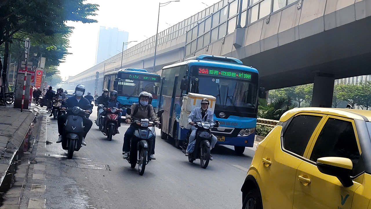 Thủ phạm ô nhiễm không khí Hà Nội: Tại sao thành phố vào top 5 thế giới? - Ảnh 1. Thủ phạm ô nhiễm không khí Hà Nội: Tại sao thành phố vào top 5 thế giới? - Ảnh 1.