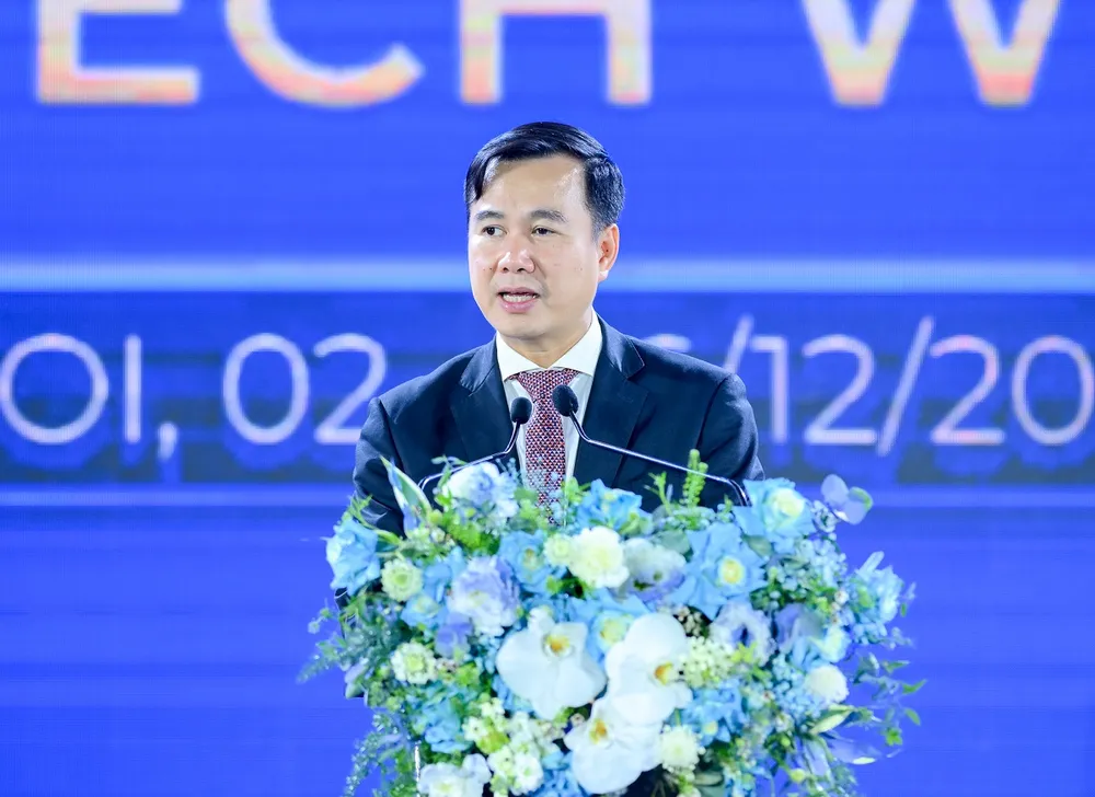 Thứ trưởng Bộ KH&CN Bùi Thế Duy phát biểu tại sự kiện. thu-truong-bo-kh-cn-ai-dat-ra-thach-thuc-ve-dao-duc-va-niem-tin-xa-hoi.jpg