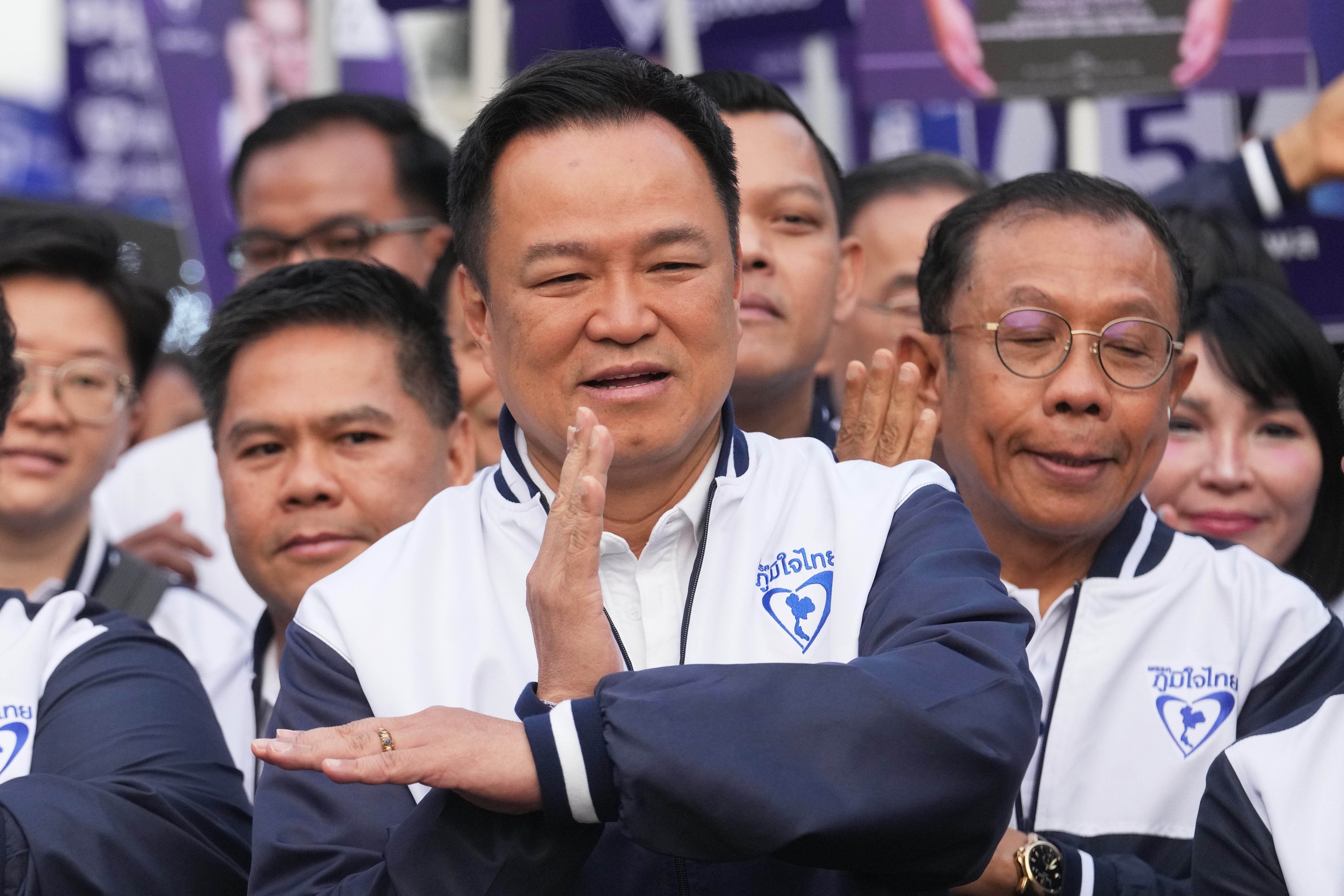 Thủ tướng Thái Lan cam kết xây tường biên giới với Campuchia - Ảnh 1.