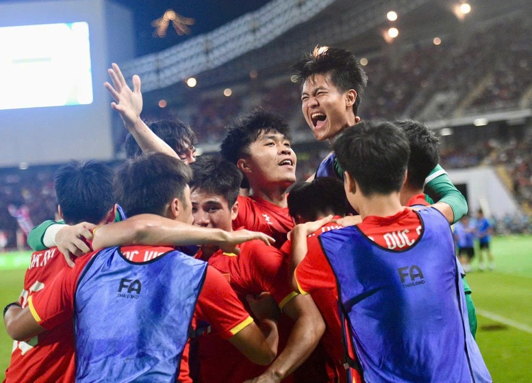 Thủ tướng chúc mừng Đội tuyển nam U22 và Đội tuyển nữ Futsal Việt Nam giành HCV SEA Games 33 1 Thủ tướng chúc mừng Đội tuyển nam U22 và Đội tuyển nữ Futsal Việt Nam giành HCV SEA Games 33 - Ảnh 1.