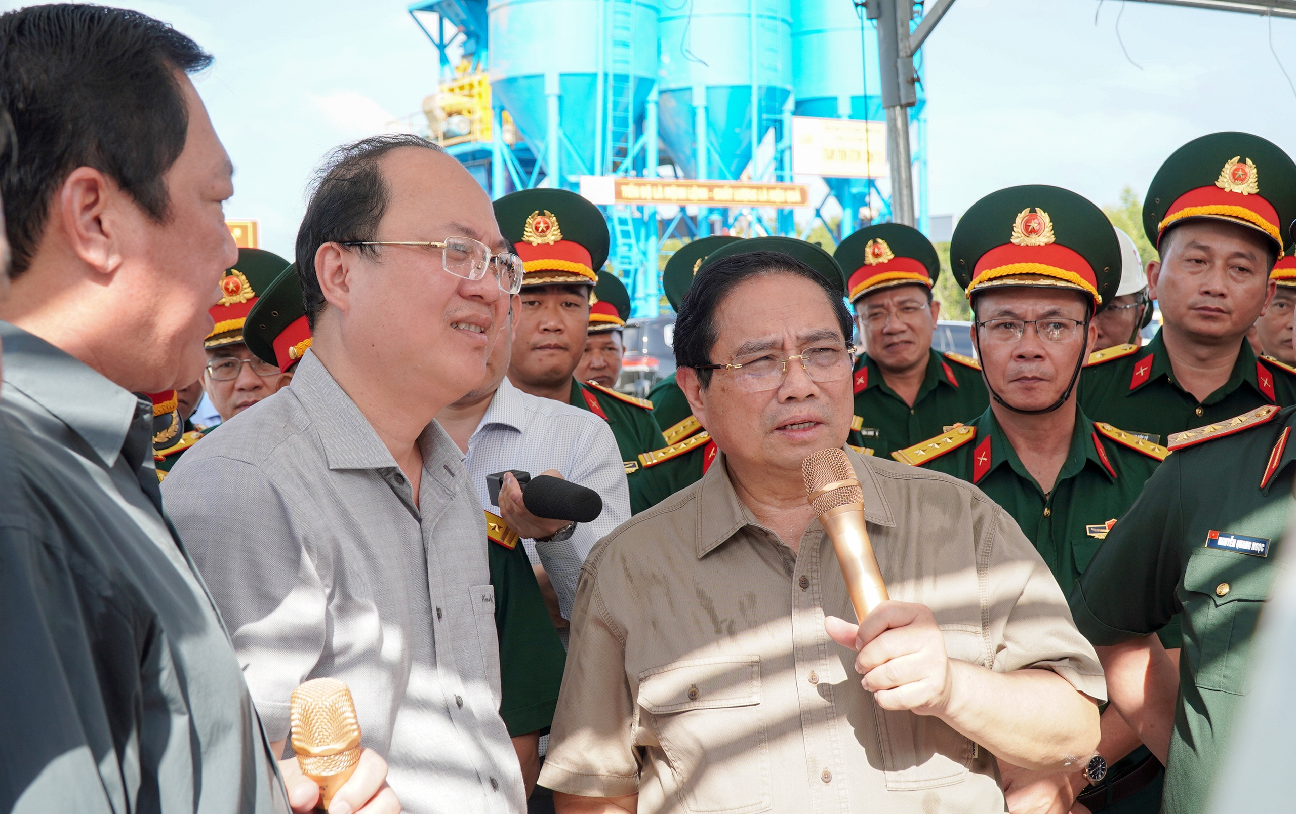 CẦU VƯỢT BIỂN - Ảnh 1.