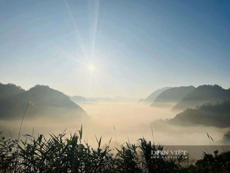 Nằm ở độ cao hơn 1.200m, Lũng Vân (nay là xã Vân Sơn, tỉnh Phú Thọ) tựa như chốn thần tiên với mây phủ quanh năm. Ảnh: Thiên Long.