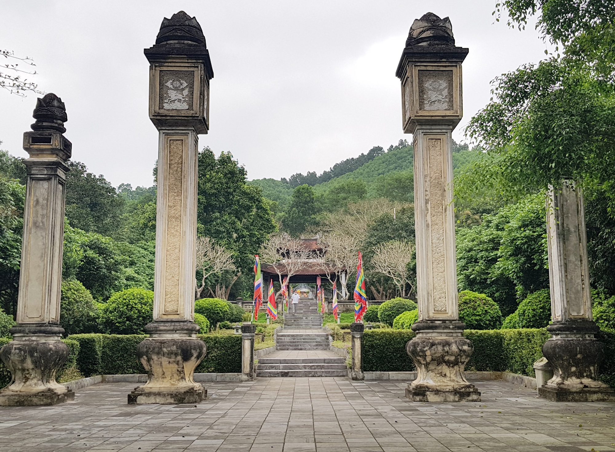 Tinh tú đất Việt: Thuốc nam chữa bệnh cho người Nam- Ảnh 1. Tinh tú đất Việt: Thuốc nam chữa bệnh cho người Nam- Ảnh 1.