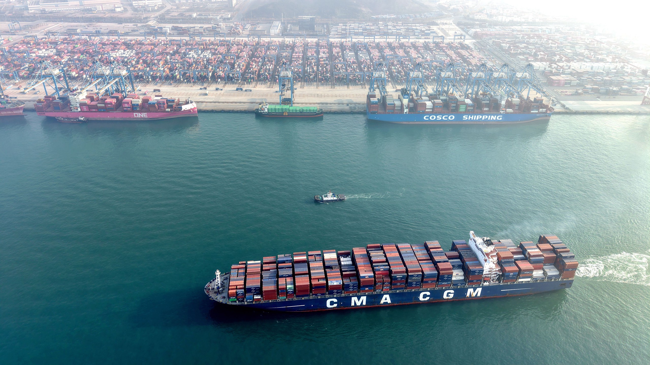 Thương mại toàn cầu đối mặt nhiều sức ép - Ảnh 1.