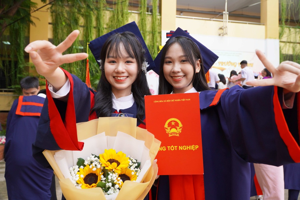 “Thưởng tuyển dụng” từ 150 triệu cho sinh viên, thạc sĩ, giáo sư 500 triệu - 1