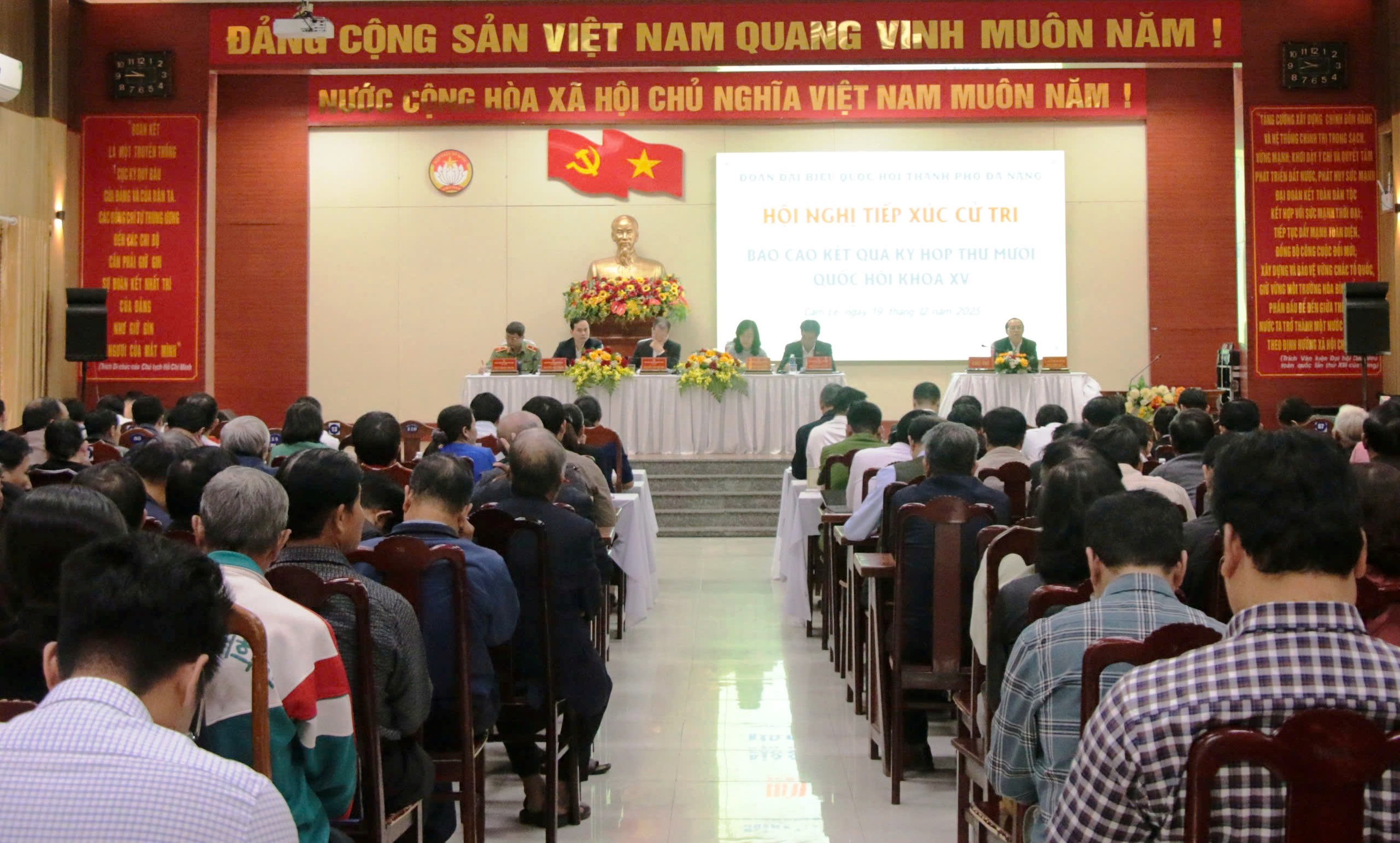 'Thủy điện xả lũ trong bối cảnh mưa lớn khiến người dân không kịp trở tay'- Ảnh 1. 'Thủy điện xả lũ trong bối cảnh mưa lớn khiến người dân không kịp trở tay'- Ảnh 1.