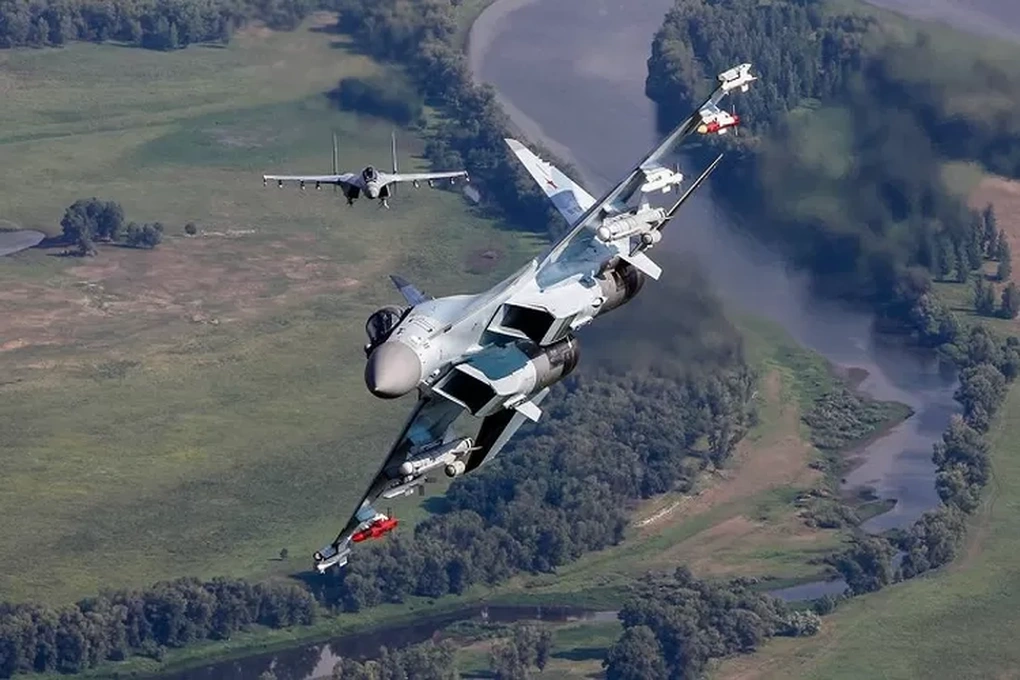 Tiêm kích Mirage và F-16 Ukraine né cú ra đòn của Su-35 Nga thế nào? - 2