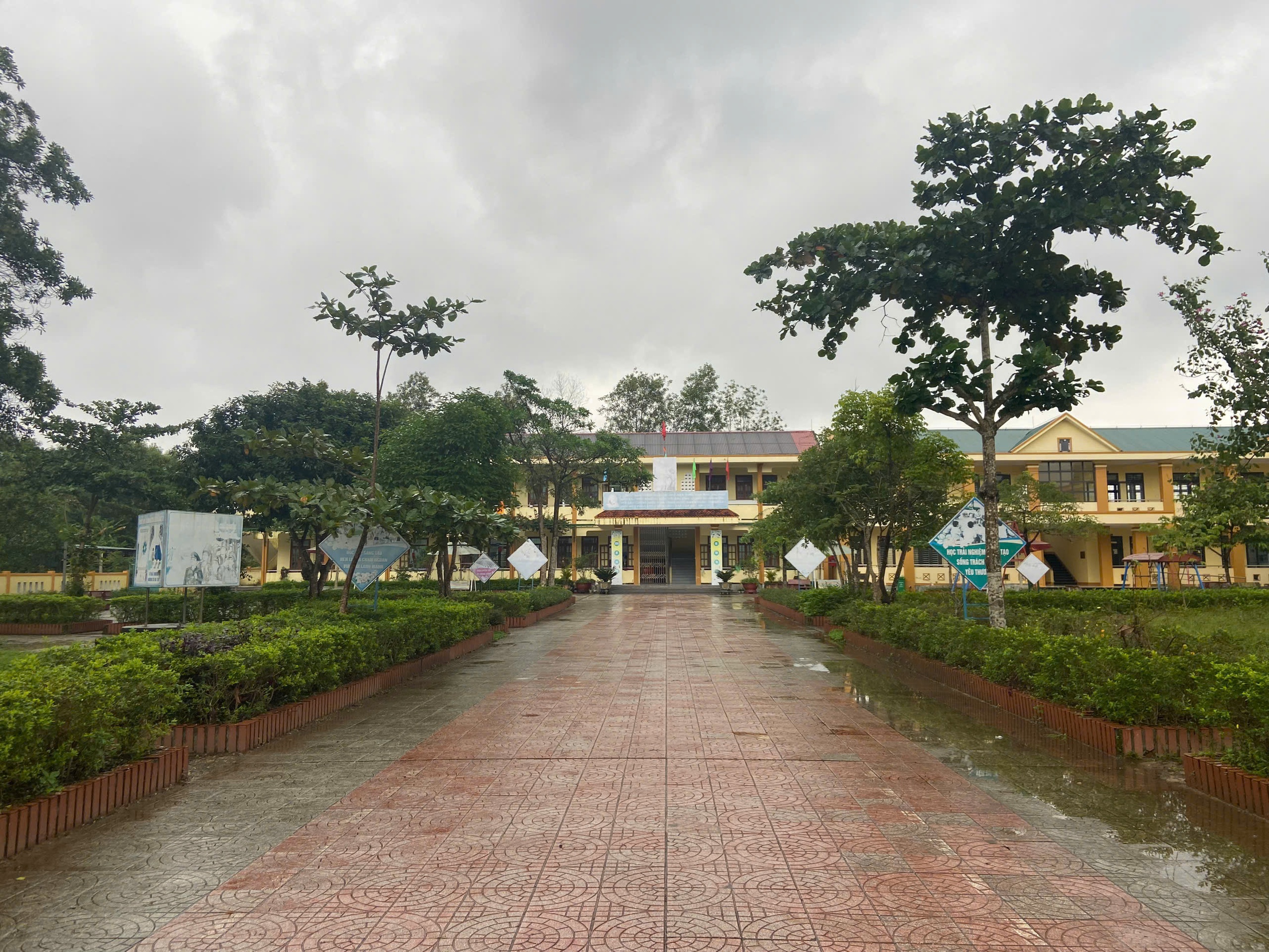 Trường công bị phạt gần 200 triệu đồng sau vụ ngộ độc: Tiền nộp phạt lấy từ đâu? - Ảnh 1. Trường công bị phạt gần 200 triệu đồng sau vụ ngộ độc: Tiền nộp phạt lấy từ đâu? - Ảnh 1.