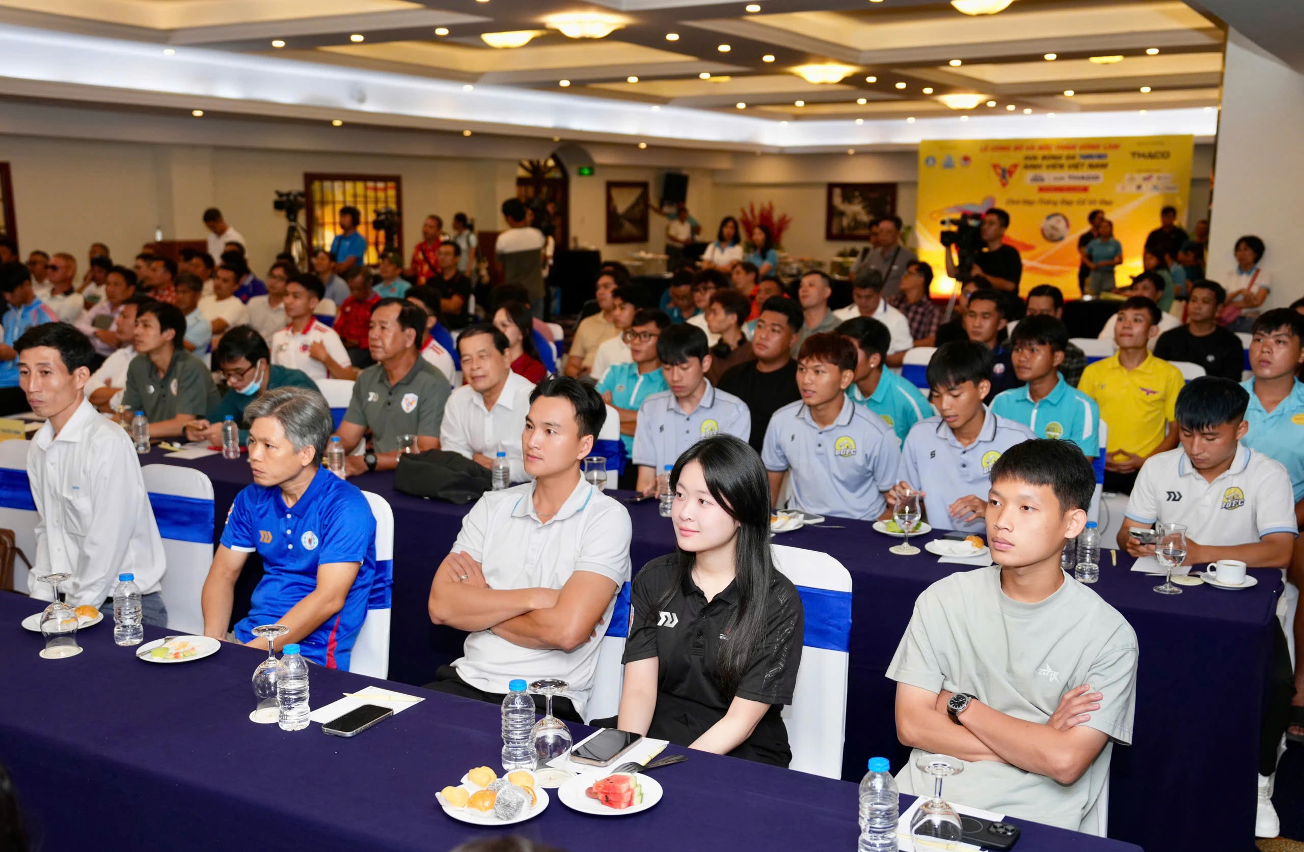 TNSV THACO cup 2026: Tiếp nối rực rỡ bóng đá Việt Nam - Ảnh 9.