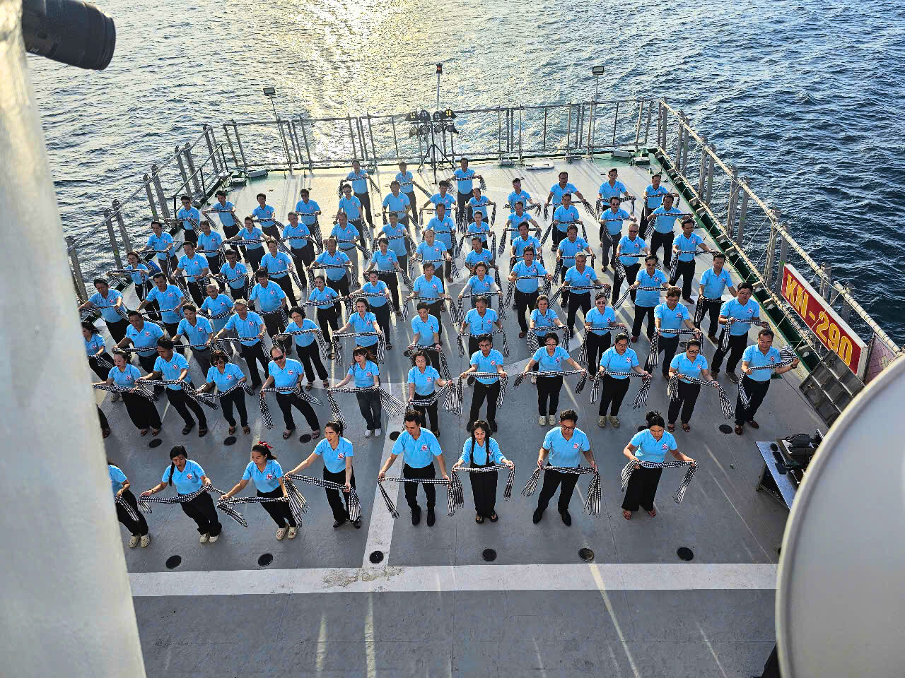 NGHĨA TÌNH TP HCM, VÌ BIỂN ĐẢO THÂN YÊU (*): Tiếp sức từ hậu phương vững chắc- Ảnh 6. NGHĨA TÌNH TP HCM, VÌ BIỂN ĐẢO THÂN YÊU (*): Tiếp sức từ hậu phương vững chắc- Ảnh 6.