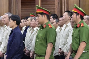 Cựu cán bộ hải quan tiếp tay cho buôn lậu 1,7 triệu lít dầu