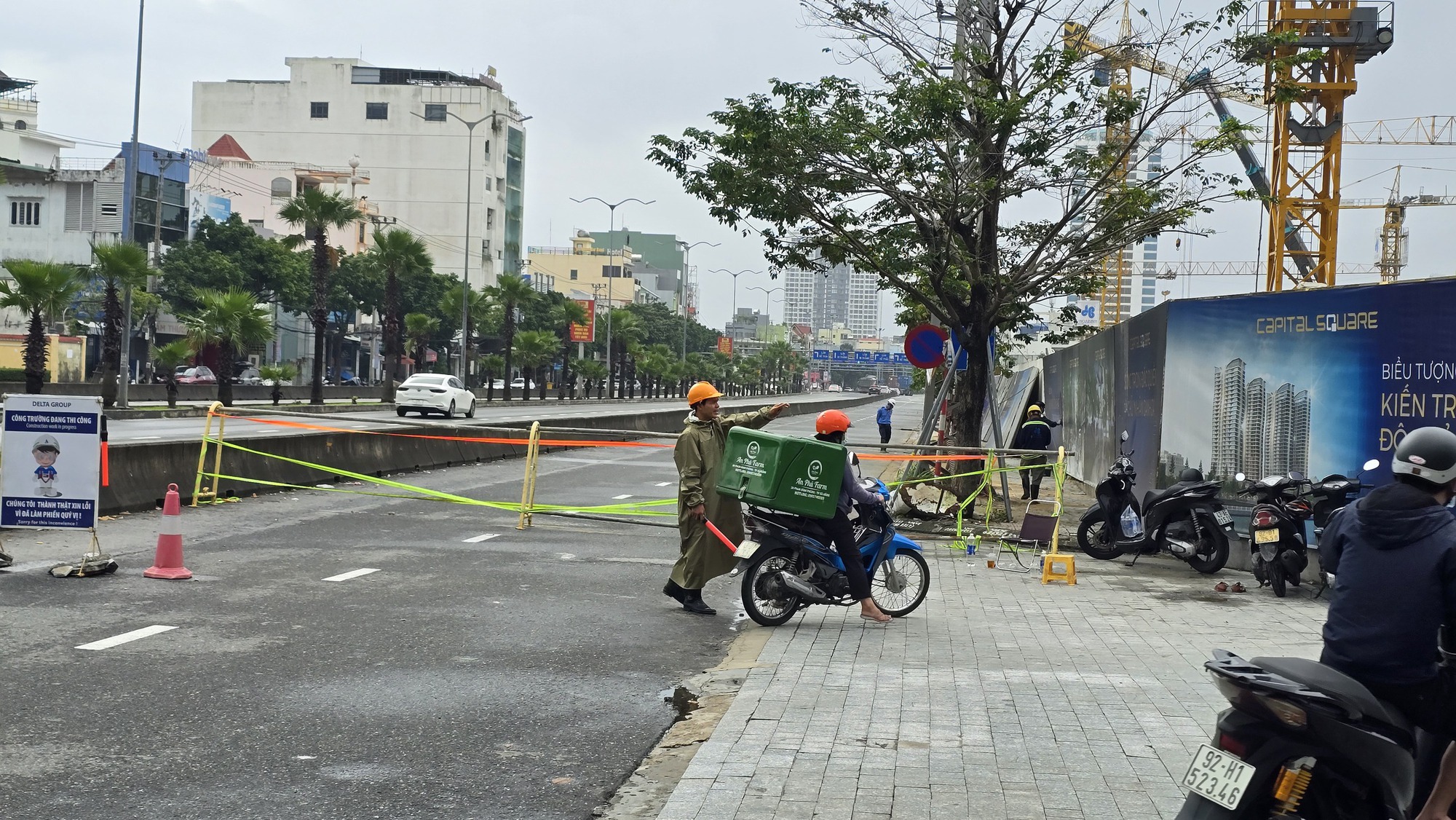 Vụ “hố tử thần” ở trung tâm Đà Nẵng: Tiếp tục phát hiện nhiều vết nứt trên mặt đường- Ảnh 1.