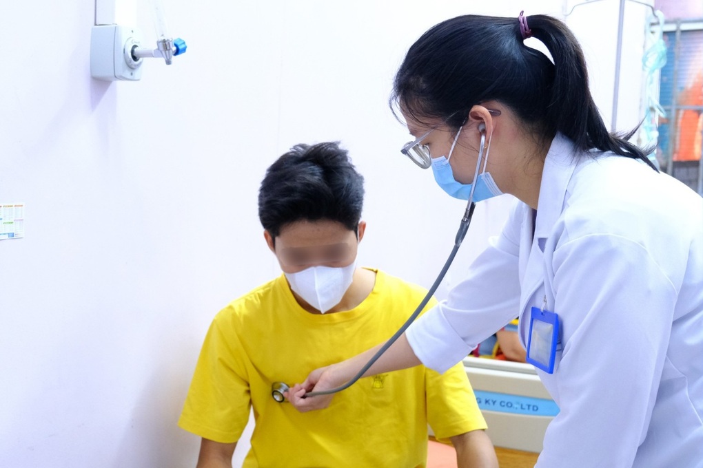 Tiếp xúc bùn đất ở khu cắm trại, chàng trai nhiễm xoắn khuẩn nguy hiểm - 1