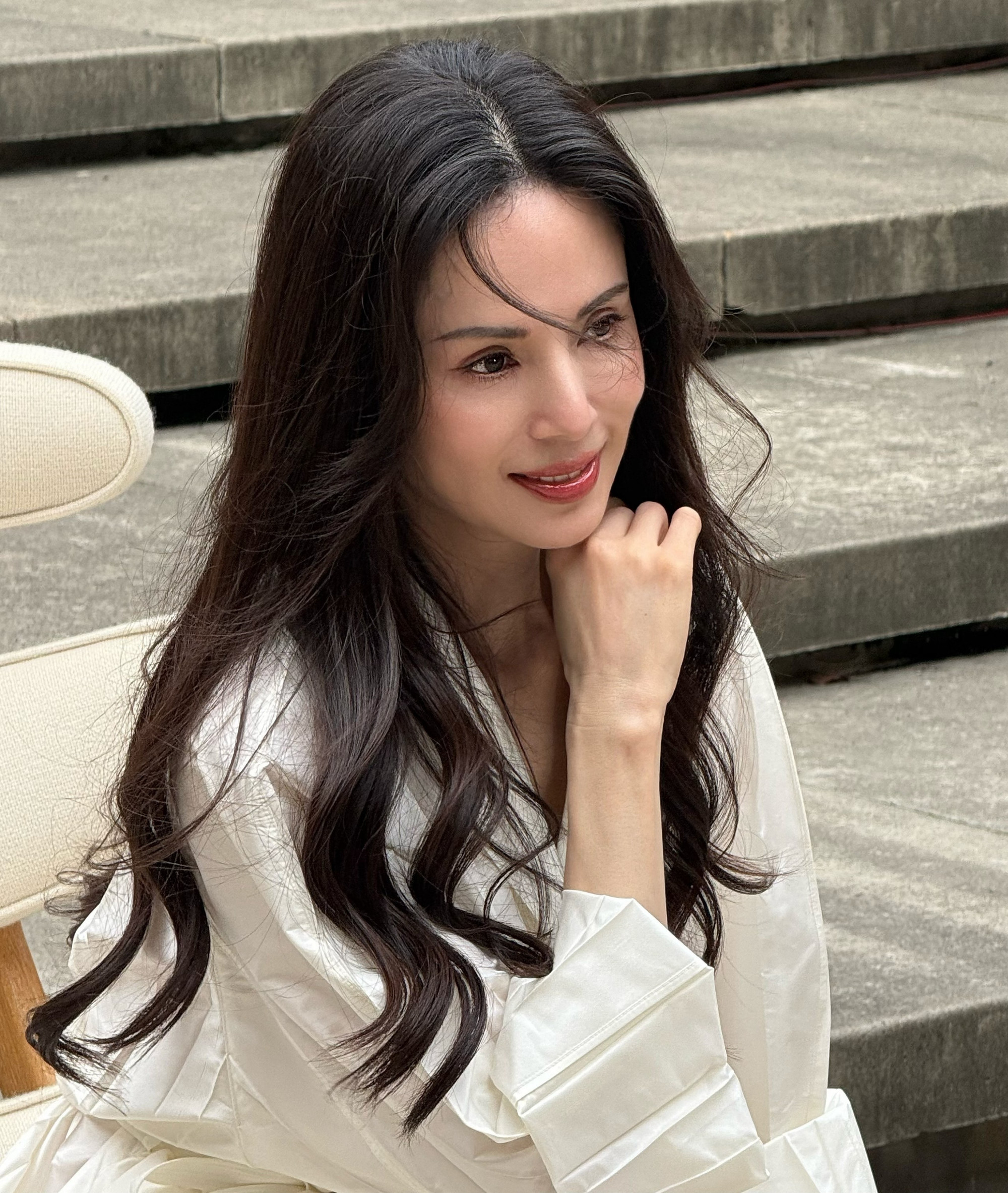 Tieu Long Nu U60 toc van day muot nho uong