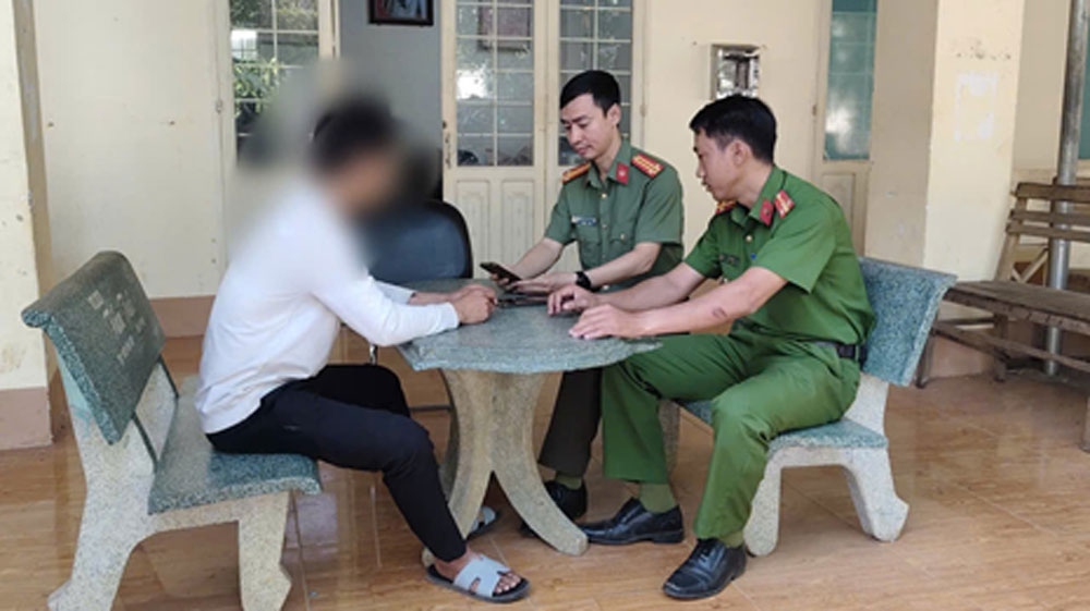 Tin nhắn khiến người đàn ông suýt bị lừa sang Campuchia, công an vào cuộc mới tỉnh ngộ- Ảnh 1. Tin nhắn khiến người đàn ông suýt bị lừa sang Campuchia, công an vào cuộc mới tỉnh ngộ- Ảnh 1.