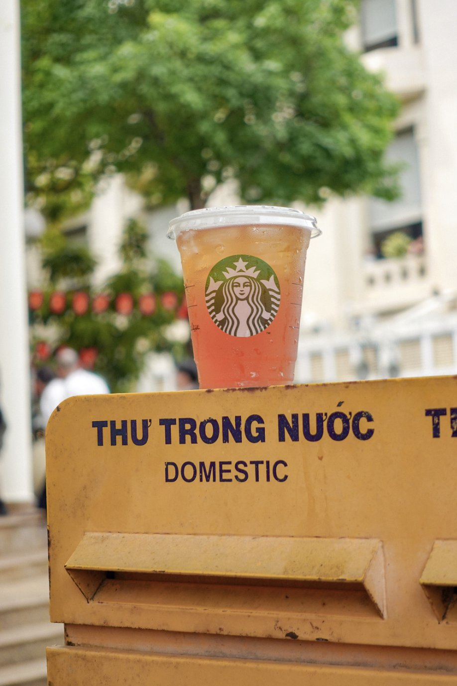 Tin tôi đi, cà phê Starbucks là rẻ nhất đấy!- Ảnh 1. Tin tôi đi, cà phê Starbucks là rẻ nhất đấy!- Ảnh 1.