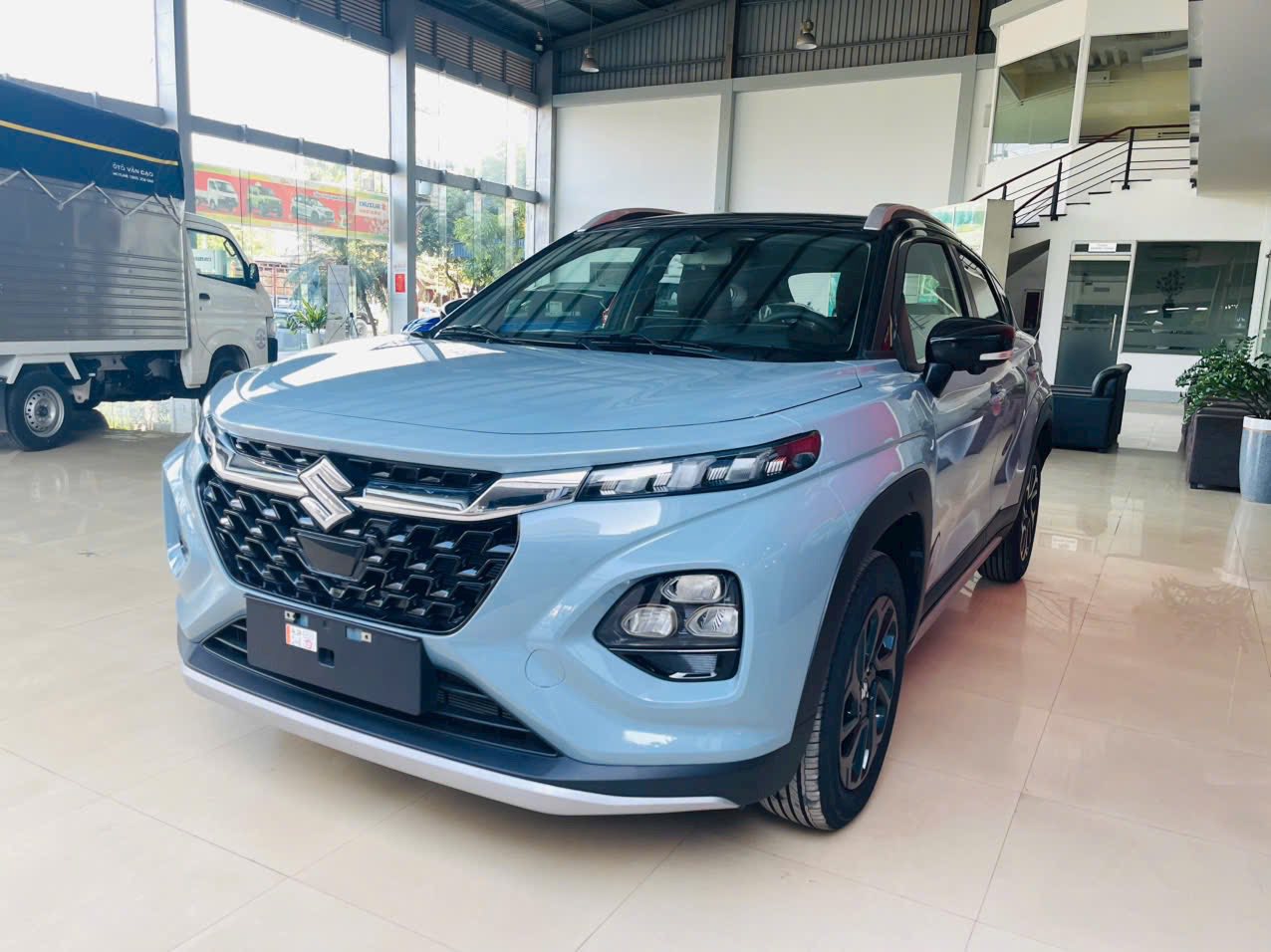 Suzuki Fronx tiếp tục giảm giá: Nhiều nhất đến 60 triệu đồng, giá thực tế còn thấp hơn Raize, Sonet, Venue- Ảnh 2. Suzuki Fronx - Ảnh 1.