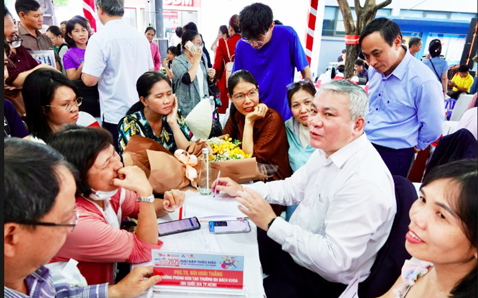 Tin tức sáng 12-12: Năm 2026 Đại học Quốc gia TP.HCM triển khai một phương thức xét tuyển tích hợp - Ảnh 1. Tin tức sáng 12-12: Nghiên cứu các bài thuốc của ngự y triều Nguyễn, tiến tới sử dụng rộng rãi - Ảnh 1.