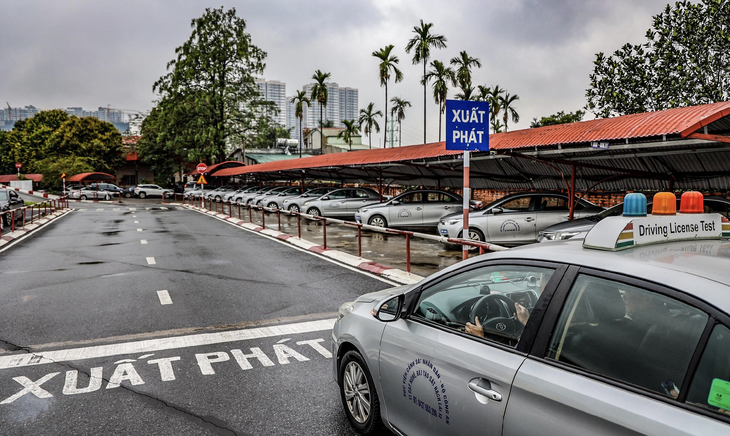 Tin tức sáng 14-12: Cán bộ yêu cầu người dân nộp thêm giấy tờ đã có dữ liệu sẽ bị xử lý 3 nộp thêm giấy tờ - Ảnh 3.