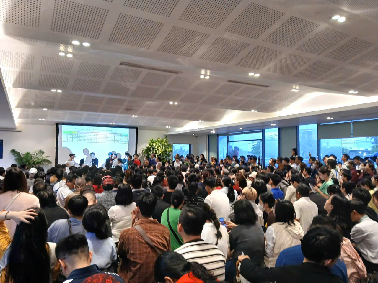 Tin tức sáng 9-12: Họp gỡ khó nhà ở xã hội; Xử lý nhiều vụ lãng phí gây thiệt hại ngân sách lớn 1 nhà ở xã hội - Ảnh 1.