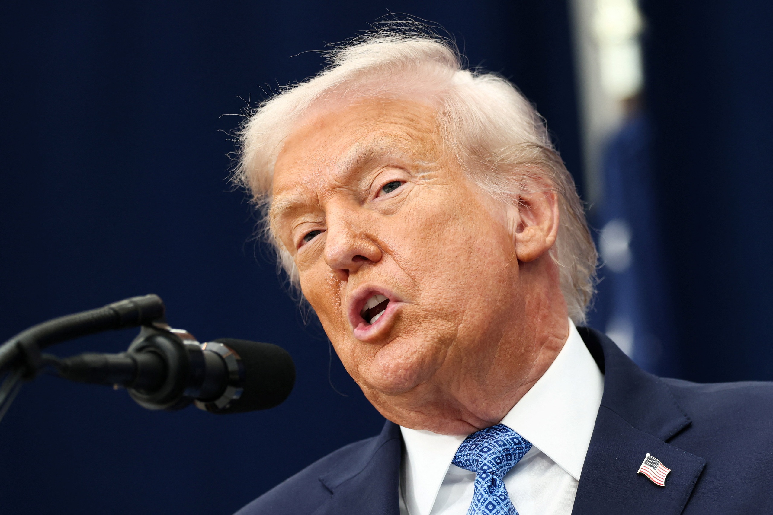 Tin tức thế giới 6-12: Mỹ xem xét kế hoạch hạn chế quốc tịch theo nơi sinh; X bị phạt 140 triệu USD 1 Tin tức thế giới 6-12: Mỹ xem xét kế hoạch hạn chế quốc tịch theo nơi sinh; X bị phạt 140 triệu USD - Ảnh 1.