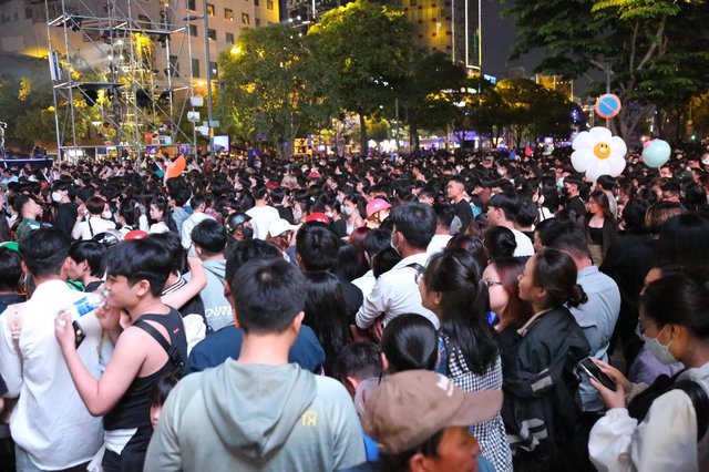 Tin vui cho hàng nghìn người dân TP.HCM đi xem pháo hoa đêm 31/12- Ảnh 1.