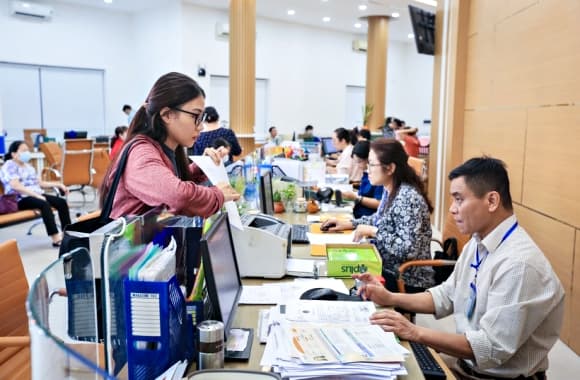 03-tien-thuong-1.jpg 0 tiền lương, tiền thưởng, trợ cấp, nghỉ hưu, đủ tuổi nghỉ hưu