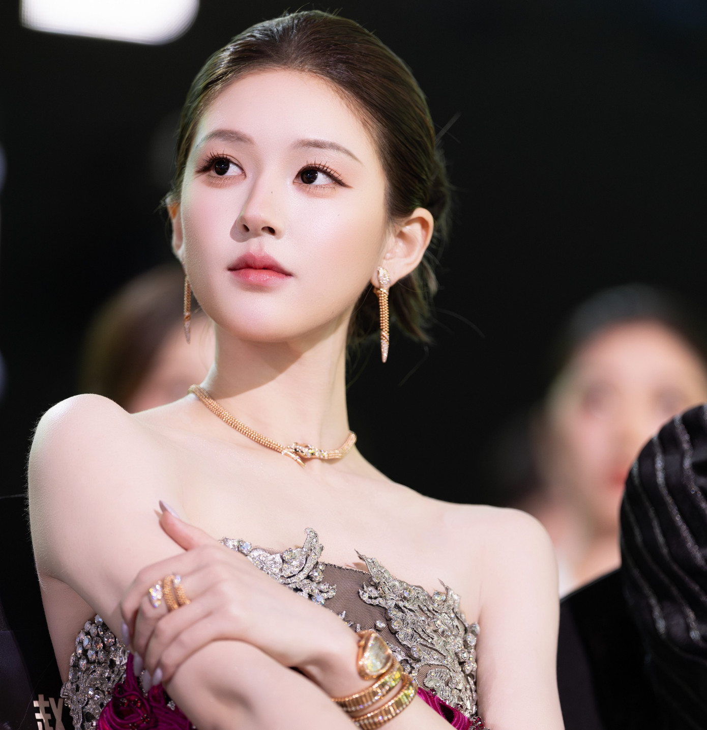 Tình cảnh trái ngược của Triệu Lộ Tư và Ngu Thư Hân- Ảnh 1.