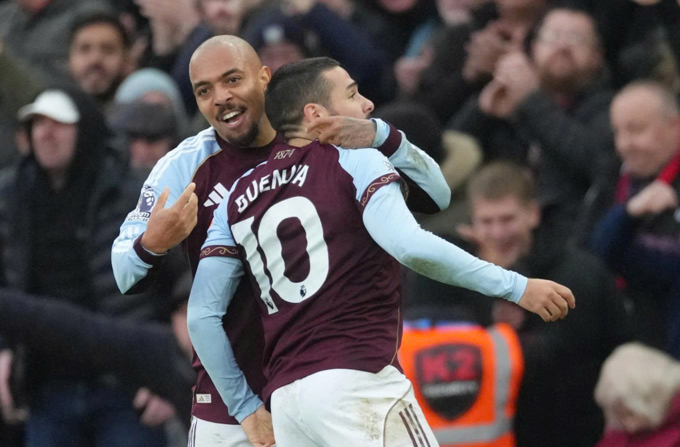 Tình thế đảo chiều trong cuộc đua Ngoại hạng 1 Tình thế đảo chiều trong cuộc đua Ngoại hạng - Ảnh 1.