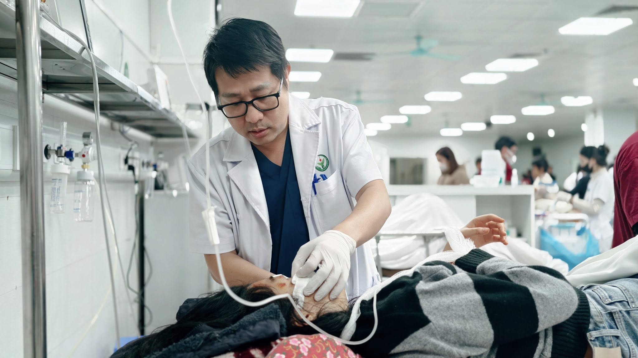 Tình trạng sức khỏe mới nhất của 9 nạn nhân vụ lật xe ở Lào Cai - Ảnh 1.