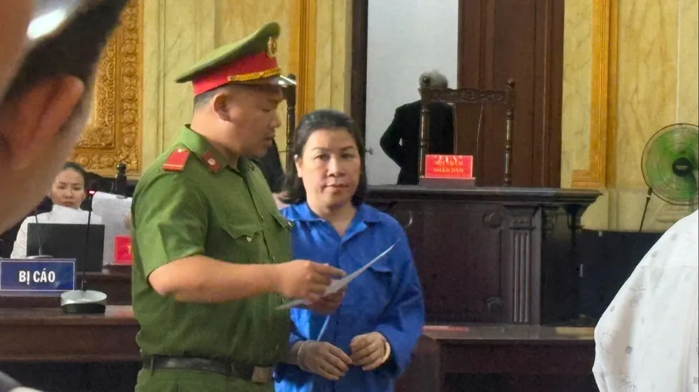 Cáo trạng xác định Nguyễn Thị Kim Ngân lừa bà Tuyết thế chấp mua các bất động sản, quán cà phê để chiếm đoạt 35 tỉ đồng của bà. toa-tra-ho-so-vu-lua-the-chap-mua-tai-san-dau-gia-quan-ca-phe-de-chiem-doat-35-ti-dong.jpg