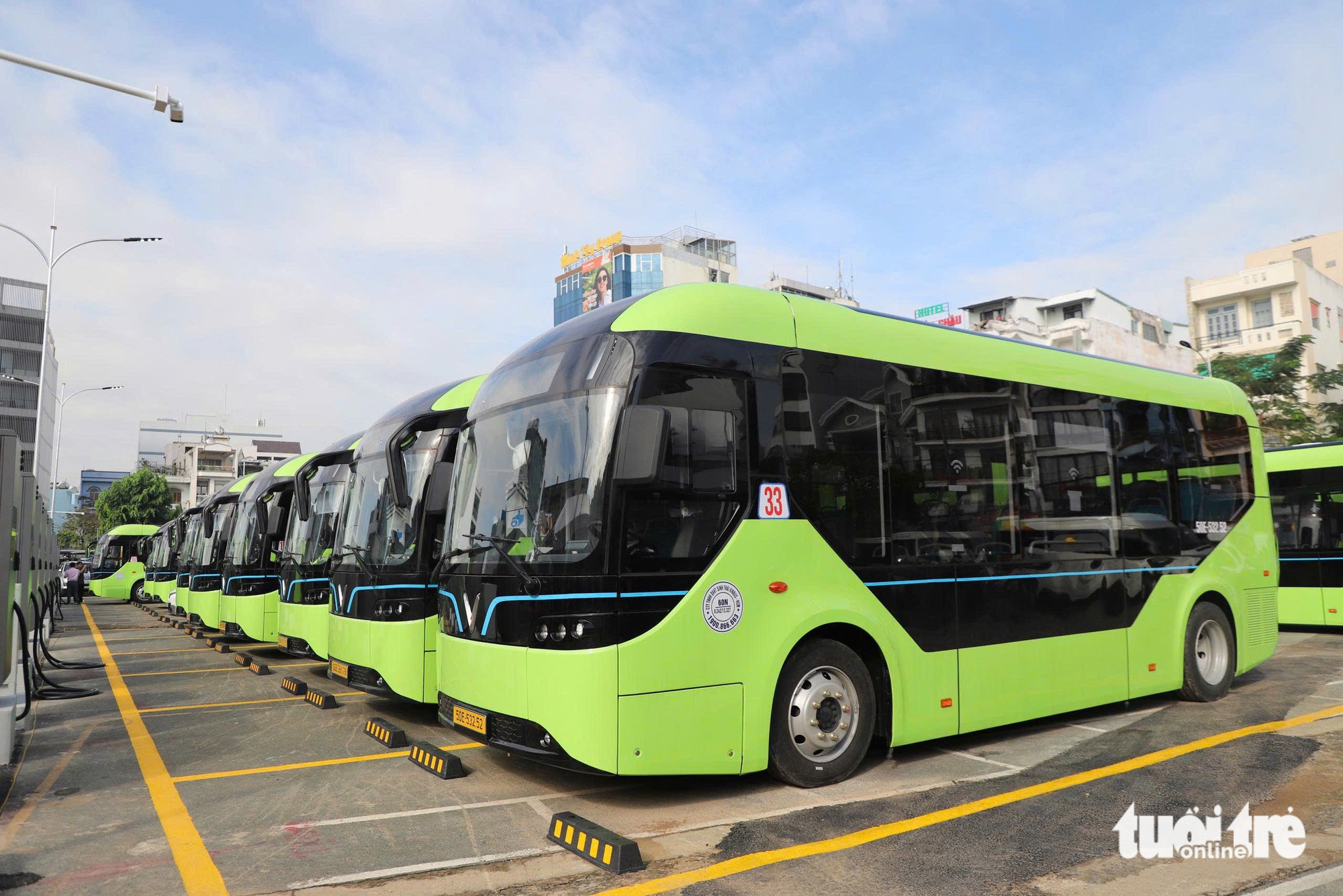 Toàn bộ xe buýt tuyến 150 và 33 ở TP.HCM chuyển sang buýt điện - Ảnh 1.