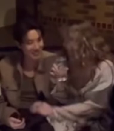 Tóm Lisa (BLACKPINK) thân mật sát rạt nam thần giàu nhất BTS, bạn trai tài phiệt có mà ghen 