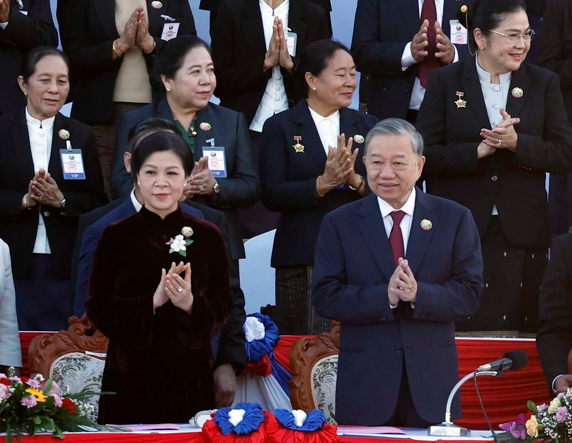 Tổng Bí thư Tô Lâm dự Lễ kỷ niệm 50 năm Quốc khánh Lào 1 Tổng Bí thư và phu nhân dự Lễ kỷ niệm 50 năm Quốc khánh Lào - Ảnh 1.