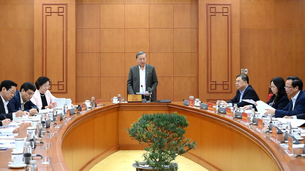 Quang cảnh buổi làm việc. Ảnh: NHÂN DÂN tong-bi-thu-yeu-cau-day-nhanh-viec-lap-ngan-hang-gene-than-nhan-liet-sy-1.jpg